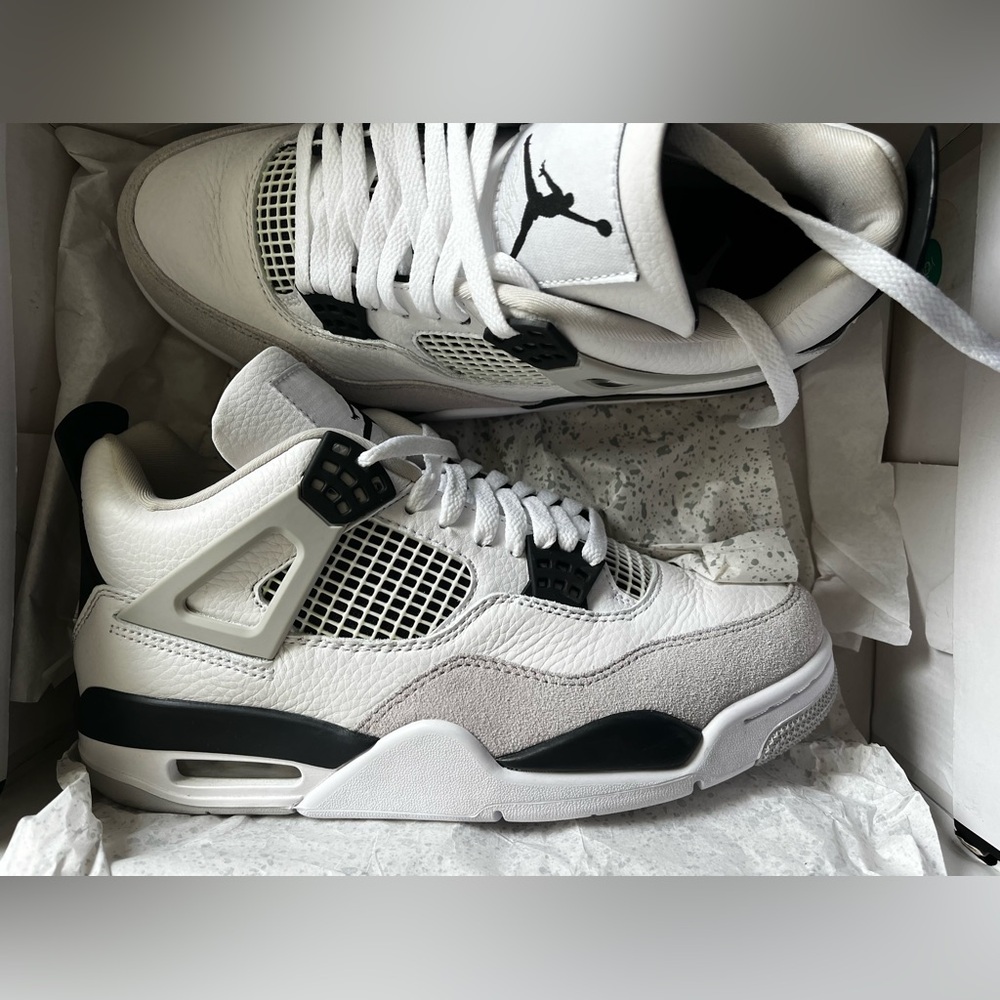 Black/white/grey Jordan’s worn once come with box